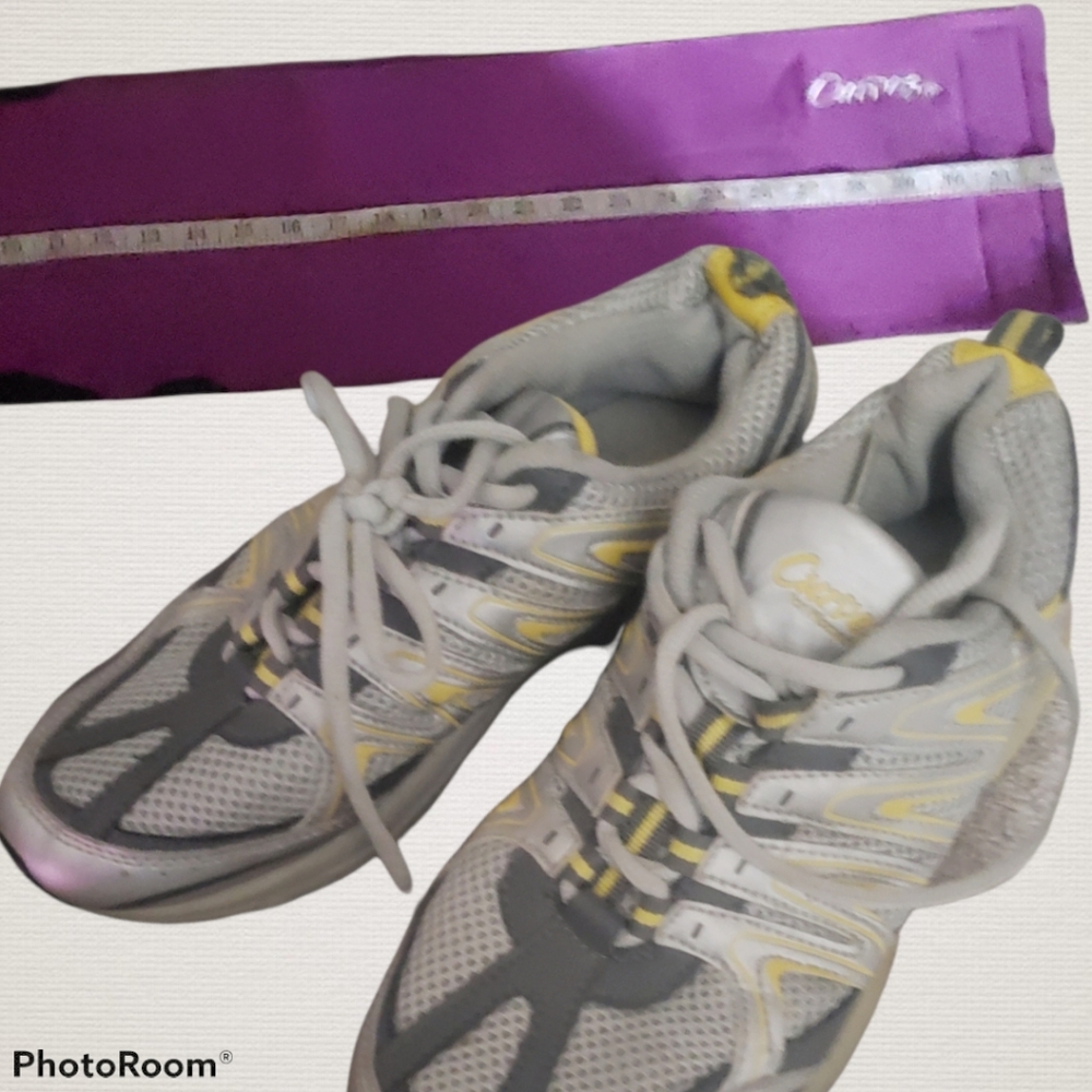 Curves running shoes size 7 with back